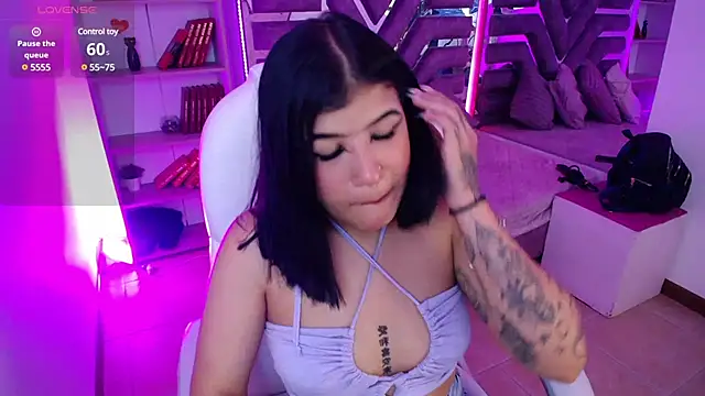 AliceWalker 11 online show from 02.04.25