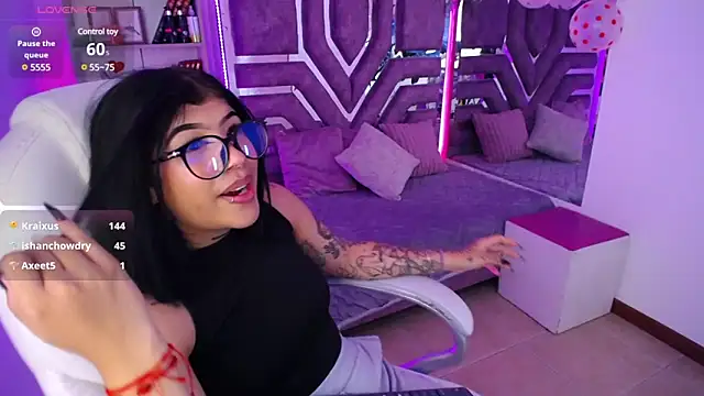 AliceWalker 11 online show from 02.21.25