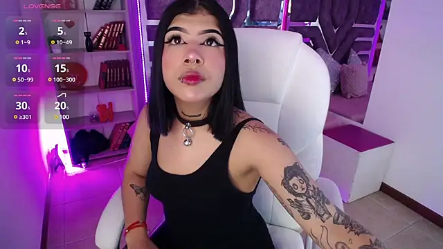 AliceWalker 11 online show from 02.27.25