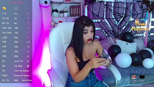 AliceWalker 11 online show from 10.19.25