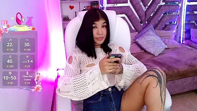 AliceWalker 11 online show from 12.04.25