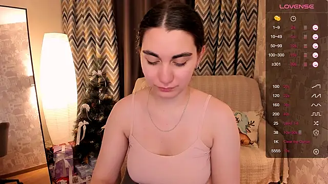 hannacheekss  online show from 12.21.24