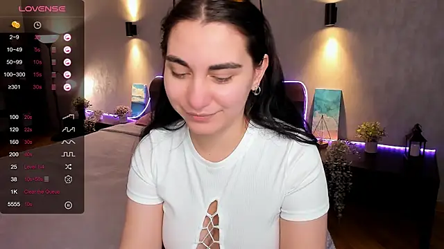 hannacheekss  online show from 02.04.25