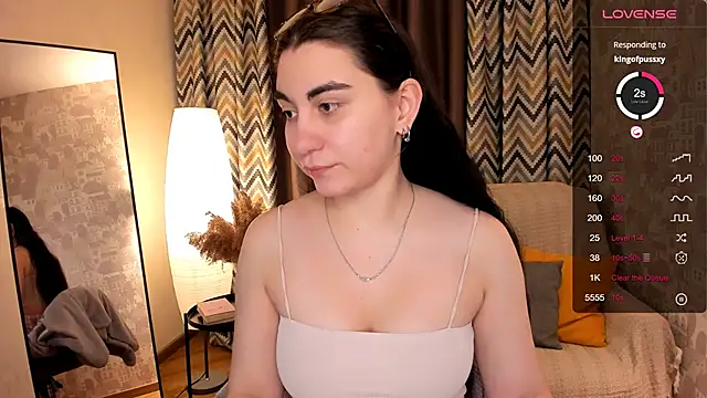 hannacheekss  online show from 02.24.25