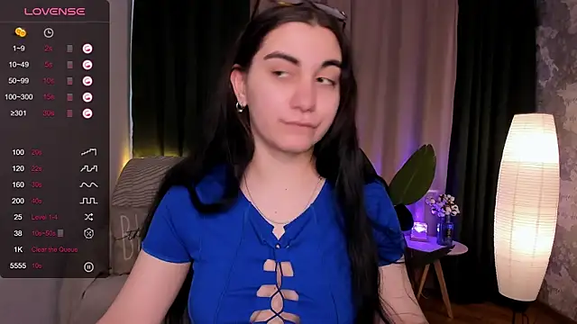 hannacheekss  online show from 02.26.25