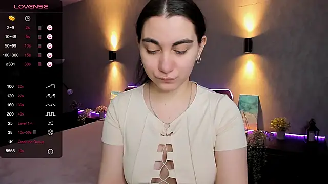 hannacheekss  online show from 02.28.25