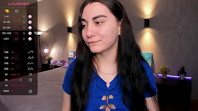 hannacheekss  online show from 03.04.25