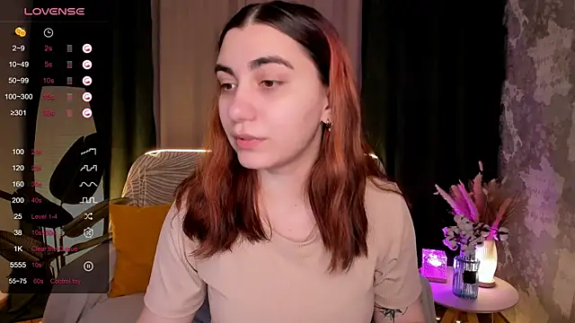 hannacheekss  online show from 11.19.25