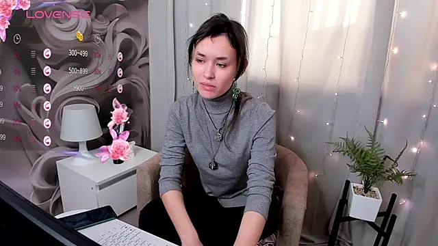 Emily Strikeee online show from 02.05.25