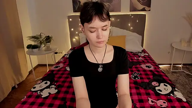 Emily Strikeee online show from 04.26.26