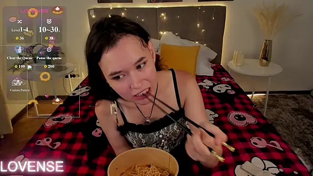 Emily Strikeee online show from 06.25.26