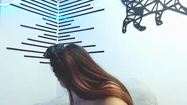 Emawalker  online show from 02.05.25