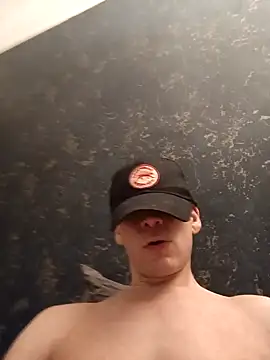 Snapshot of ElyasMatt chatting on 01.21.25 ElyasMatt online show from 01.21.25