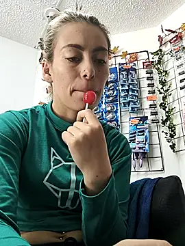 Snapshot of Tefannyy_ chatting on 09.15.25 Tefannyy online show from 09.15.25