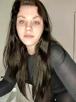 Snapshot of leeya_lee chatting on 01.18.25 leeya lee online show from 01.18.25