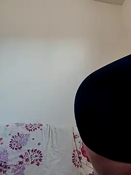 Snapshot of leeya_lee chatting on 02.21.25 leeya lee online show from 02.21.25