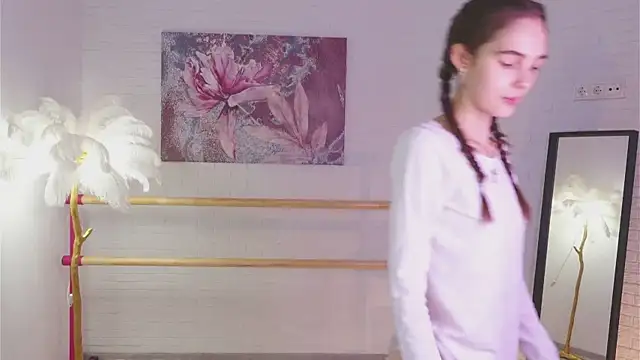 lylylovesyou online show from 01.11.25