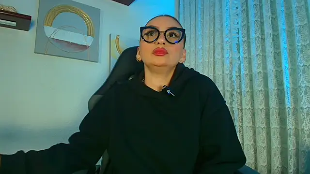 Snapshot of ArkaBella chatting on 09.22.25 ArkaBella online show from 09.22.25