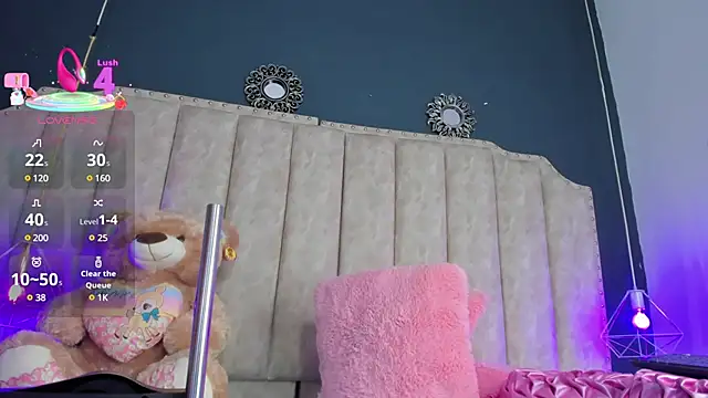 NahiaraReina online show from 03.15.25