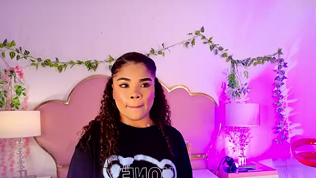 NahiaraReina online show from 07.24.26