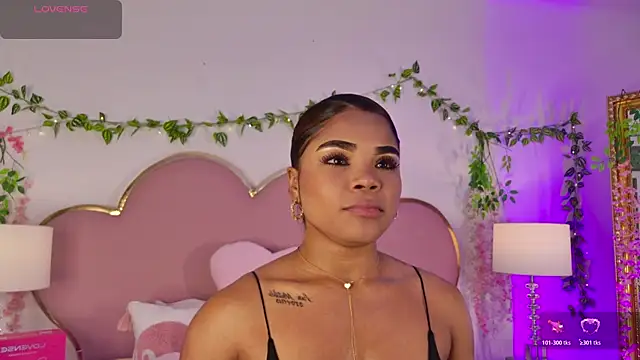 NahiaraReina online show from 08.01.26