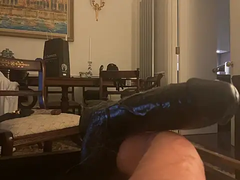 Snapshot of francaFerrariRoma chatting on 02.22.25 francaFerrariRoma online show from 02.22.25