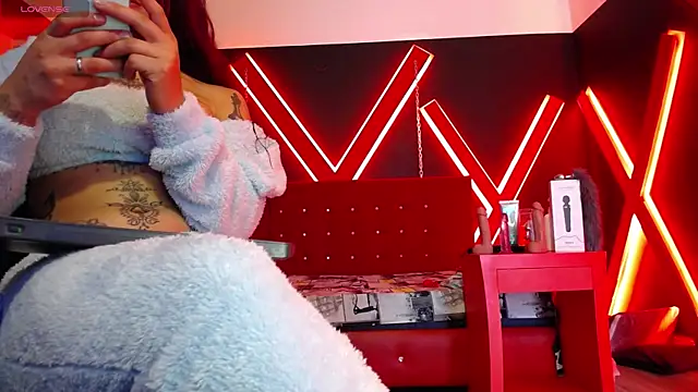 Snapshot of engel_devil chatting on 10.31.25 engel devil online show from 10.31.25