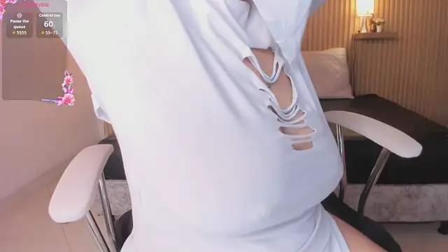 Snapshot of cloe_sirena chatting on 06.02.26 cloe sirena online show from 06.02.26