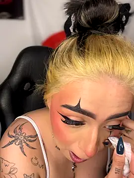 Snapshot of AnnikaMerliahh_ chatting on 10.29.25 AnnikaMerliahh online show from 10.29.25