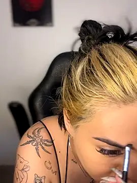 Snapshot of AnnikaMerliahh_ chatting on 11.07.25 AnnikaMerliahh online show from 11.07.25