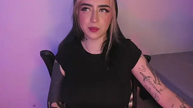 Snapshot of AnnikaMerliahh_ chatting on 11.13.25 AnnikaMerliahh online show from 11.13.25