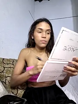 Snapshot of Cositarica_69 chatting on 09.24.25 Cositarica 69 online show from 09.24.25