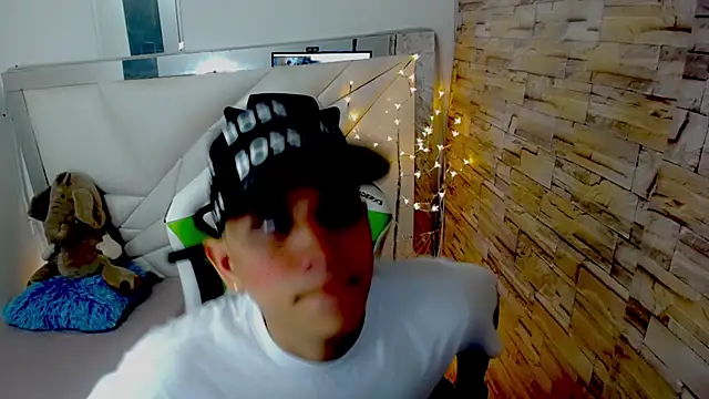 Snapshot of Brayan_lopezz chatting on 03.17.25 Brayan lopezz online show from 03.17.25