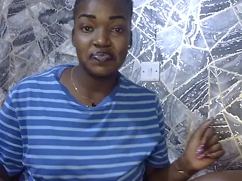 Snapshot of Chichii- chatting on 09.27.25 Chichii- online show from 09.27.25