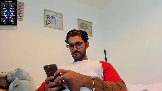 Snapshot of sexyasaf1018 chatting on 10.21.25 sexyasaf1018 online show from 10.21.25