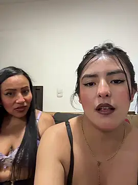 Snapshot of kim_zaratte chatting on 05.19.26 kim zaratte online show from 05.19.26