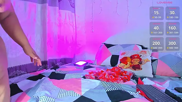 Snapshot of lanaa_paul1 chatting on 12.13.25 lanaa paul1 online show from 12.13.25