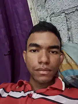 Snapshot of Reynold2608 chatting on 11.21.25 Reynold2608 online show from 11.21.25