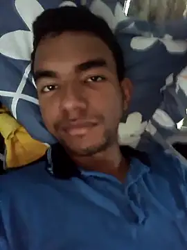 Snapshot of Reynold2608 chatting on 11.29.25 Reynold2608 online show from 11.29.25