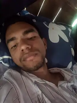 Snapshot of Reynold2608 chatting on 12.02.25 Reynold2608 online show from 12.02.25