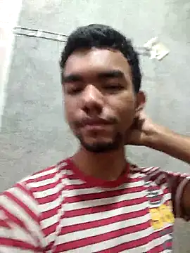 Snapshot of Reynold2608 chatting on 12.18.25 Reynold2608 online show from 12.18.25