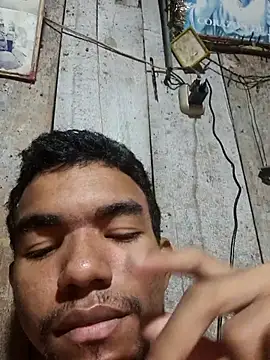 Snapshot of Reynold2608 chatting on 12.19.25 Reynold2608 online show from 12.19.25