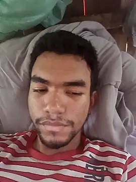 Snapshot of Reynold2608 chatting on 12.19.25 Reynold2608 online show from 12.19.25