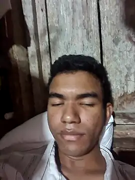 Snapshot of Reynold2608 chatting on 12.22.25 Reynold2608 online show from 12.22.25