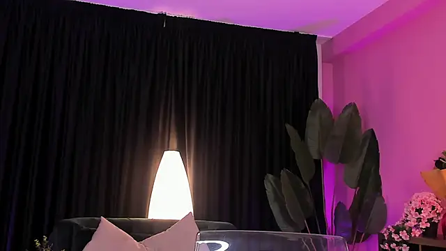 Snapshot of the_arabian_princess chatting on 11.19.25 the arabian princess online show from 11.19.25