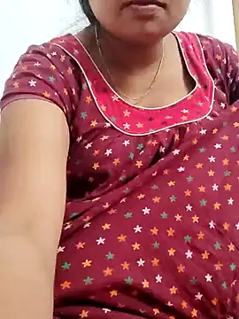 Snapshot of Priya_2222 chatting on 12.10.24 Priya 2222 online show from 12.10.24