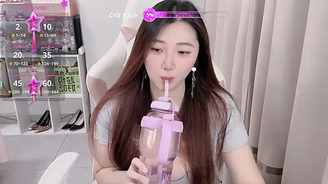 Snapshot of Stars_Elyn chatting on 11.04.25 Stars Elyn online show from 11.04.25