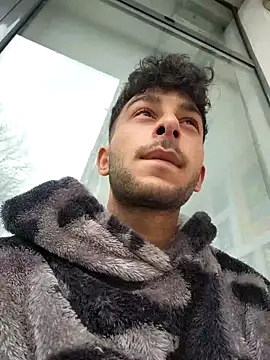 Snapshot of Iulianmarius12 chatting on 03.03.25 Iulianmarius12 online show from 03.03.25