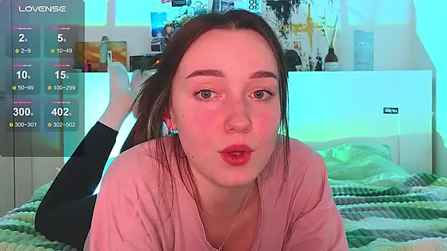 Snapshot of Wild_Sophie_ chatting on 01.05.25 Wild Sophie online show from 01.05.25