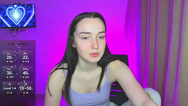 Snapshot of Wild_Sophie_ chatting on 02.08.25 Wild Sophie online show from 02.08.25